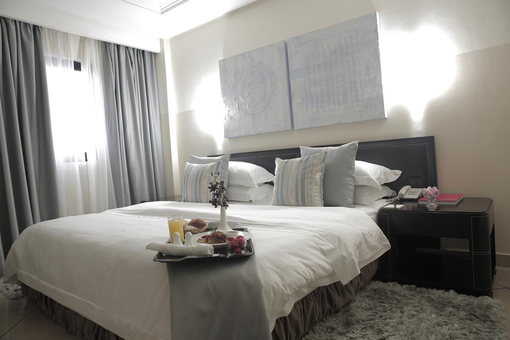 Oak Plaza Hotels East Airport Accra Szoba fotó