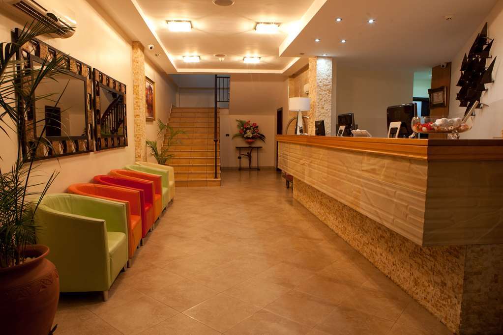 Oak Plaza Hotels East Airport Accra Beltér fotó